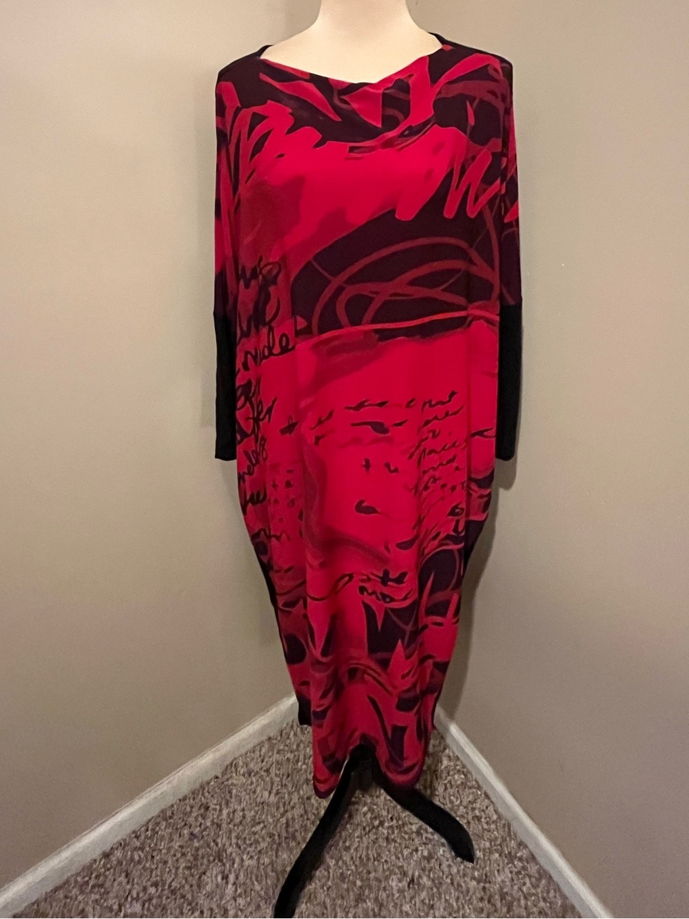 Inoah Oversized Red Abstract Print Shift Dress, size small